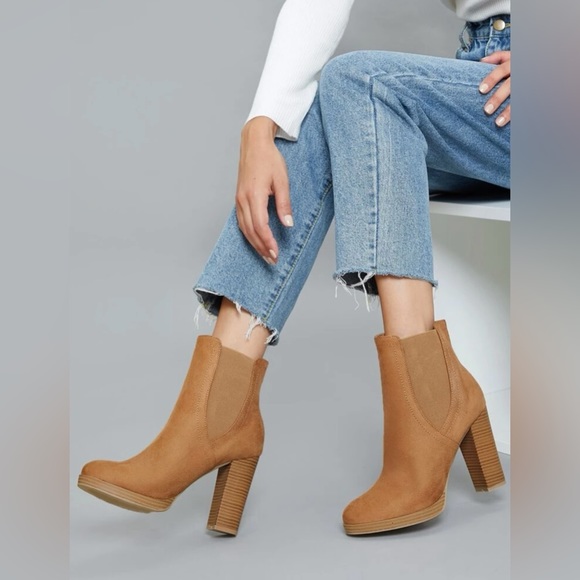 Heel ankle tan boots - Picture 2 of 4